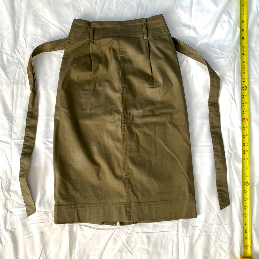 Uniqlo utility style midi skirt with belt.